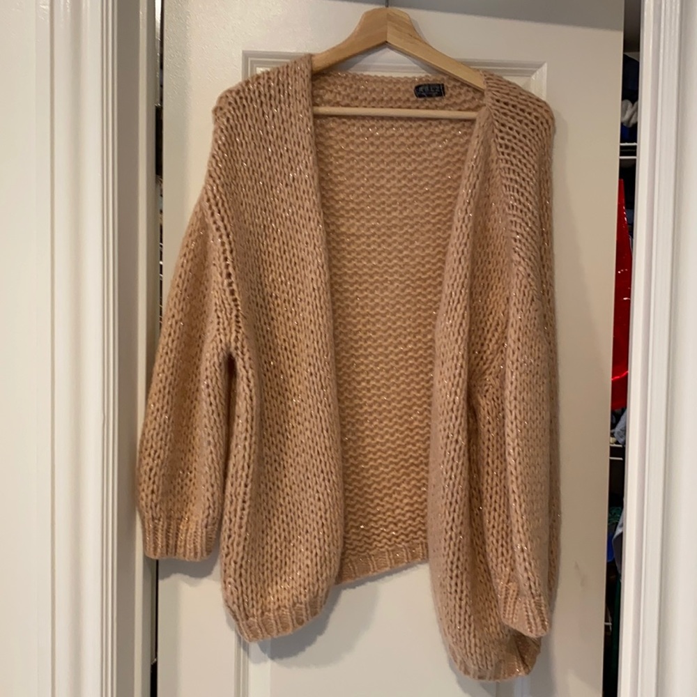 Light cream/pink